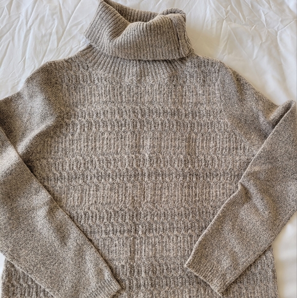 Large reitmans stretchy turtleneck - Picture 3 of 5
